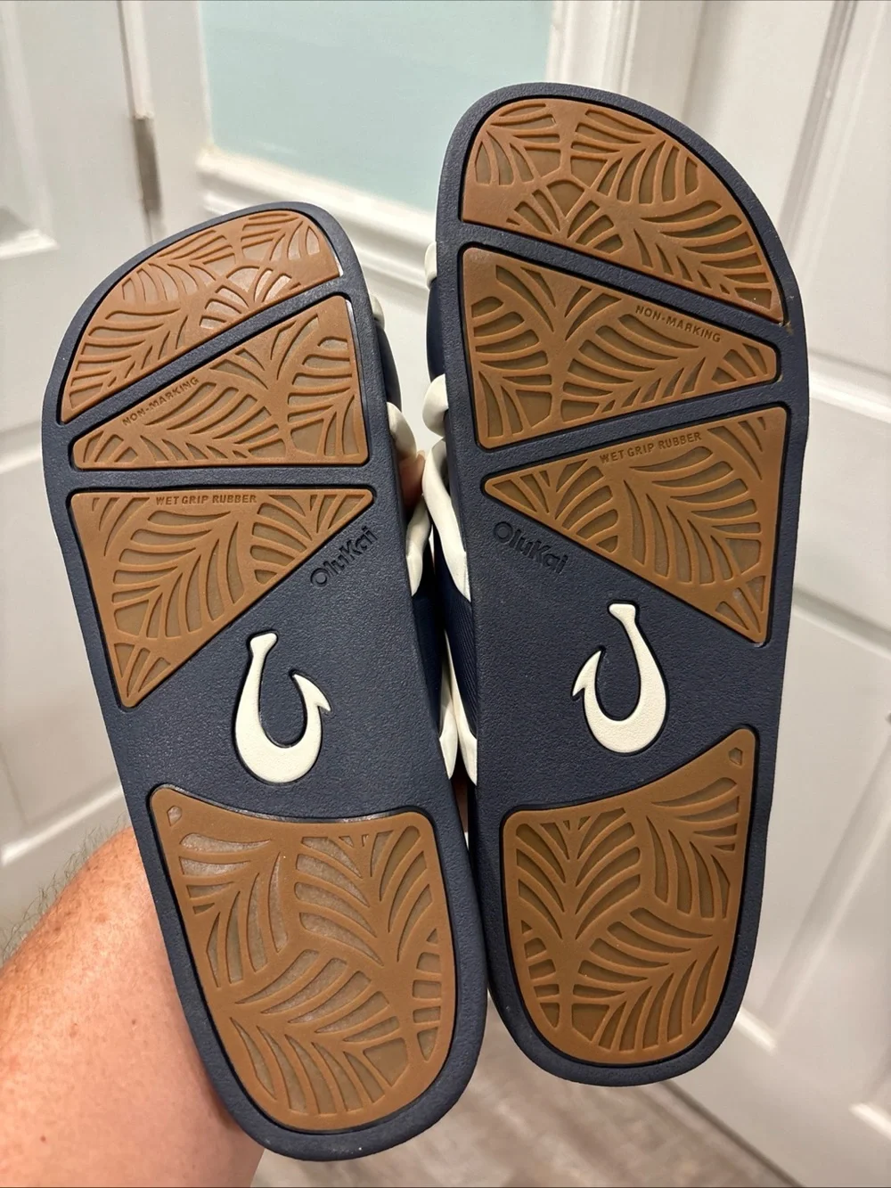 OluKai Women’s Ani Sandals Size 8 Mood Indigo/White Sand Resortwear Beach NWT